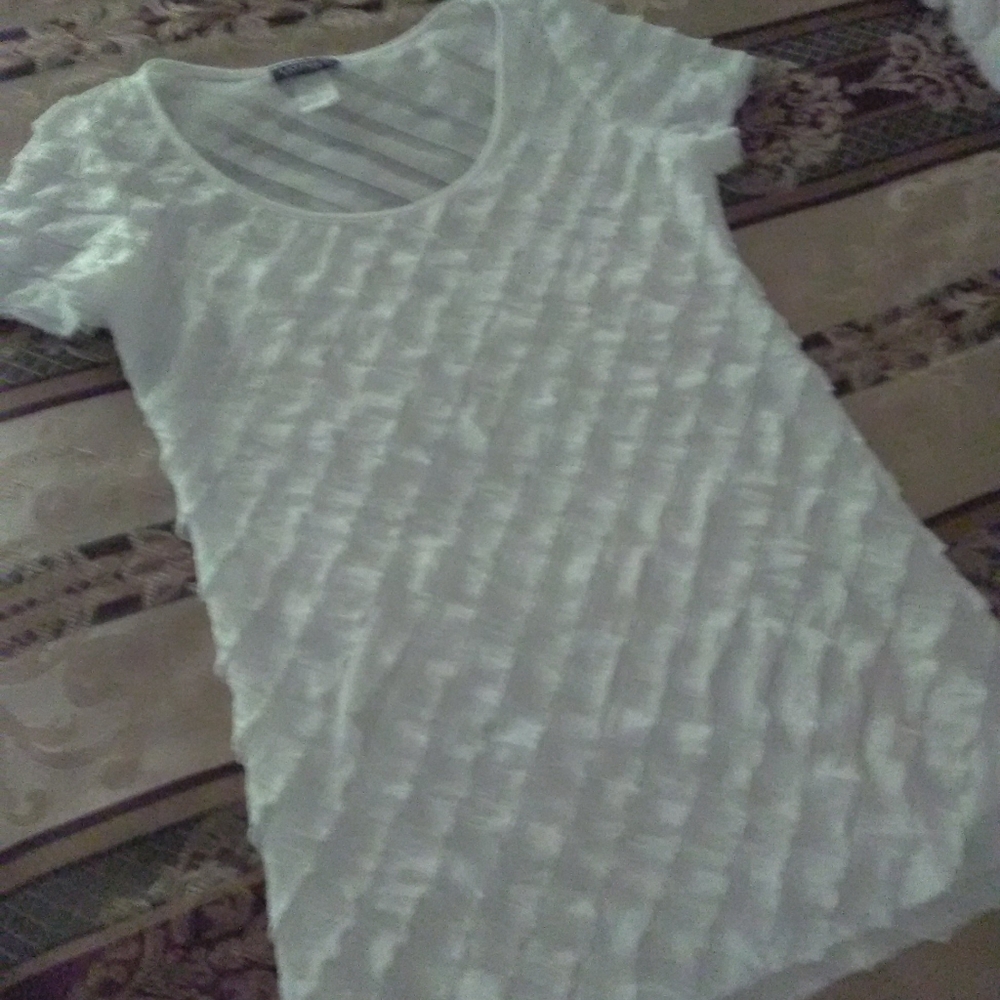 Beautiful LAVISH Ruffle Tee - Picture 11 of 11